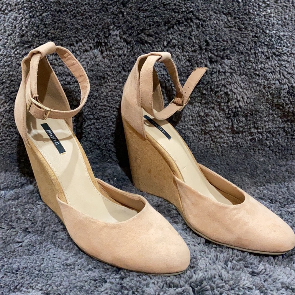Pointed Toe Wedges - Picture 2 of 9
